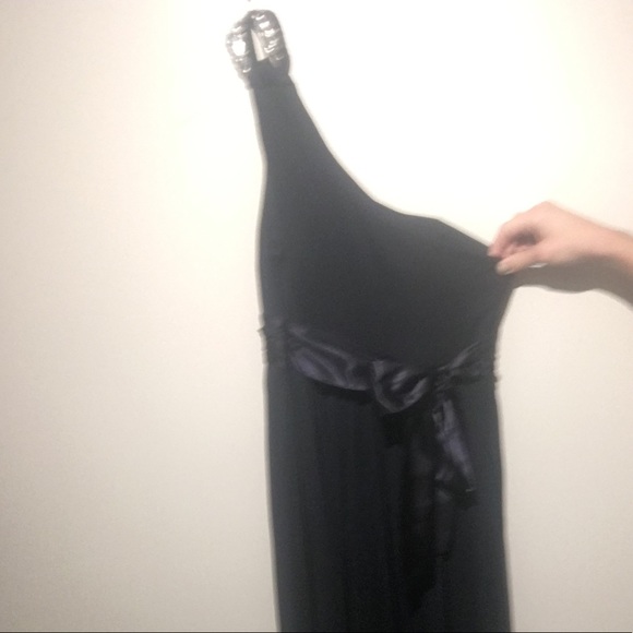 City Triangles floor length navy gown - Picture 6 of 7